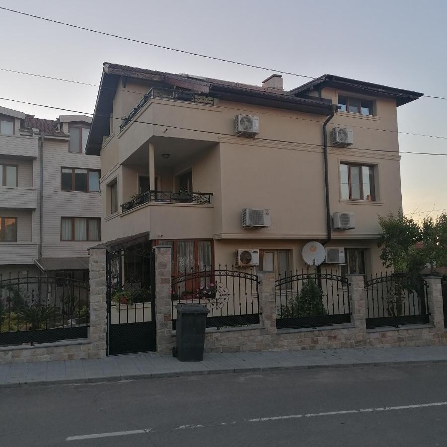 Apartments Dona Chernomorets Buitenkant foto